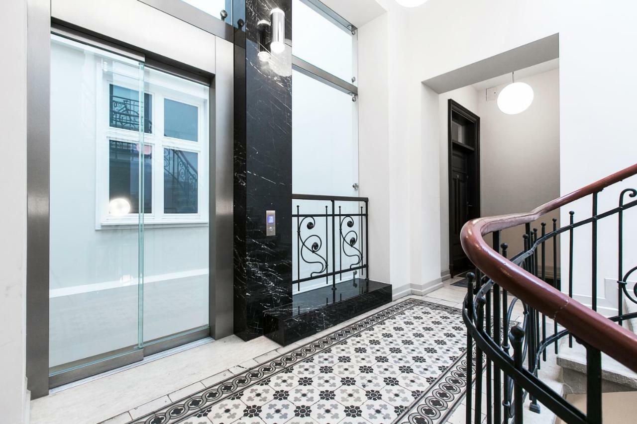 Old Town Brigue Apartment By Otium Krakow Luaran gambar